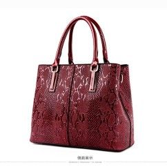 Elevate Your Style with Our Elegant Snakeskin Pattern PU Handbag