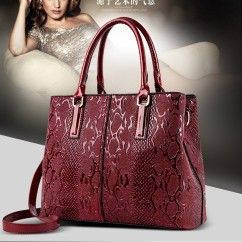 Elevate Your Style with Our Elegant Snakeskin Pattern PU Handbag