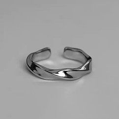 Mobius Ring Couple Band — A Symbol of Eternity and Infinite Elegance