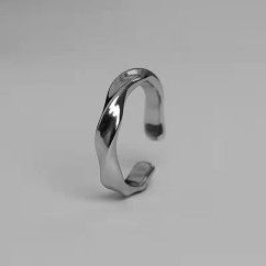 Mobius Ring Couple Band — A Symbol of Eternity and Infinite Elegance